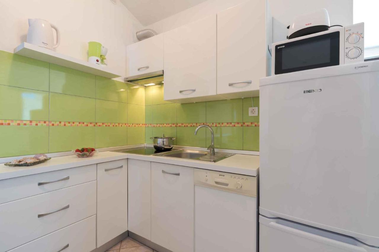Apartments In Ravni/Istrien 30383 エクステリア 写真